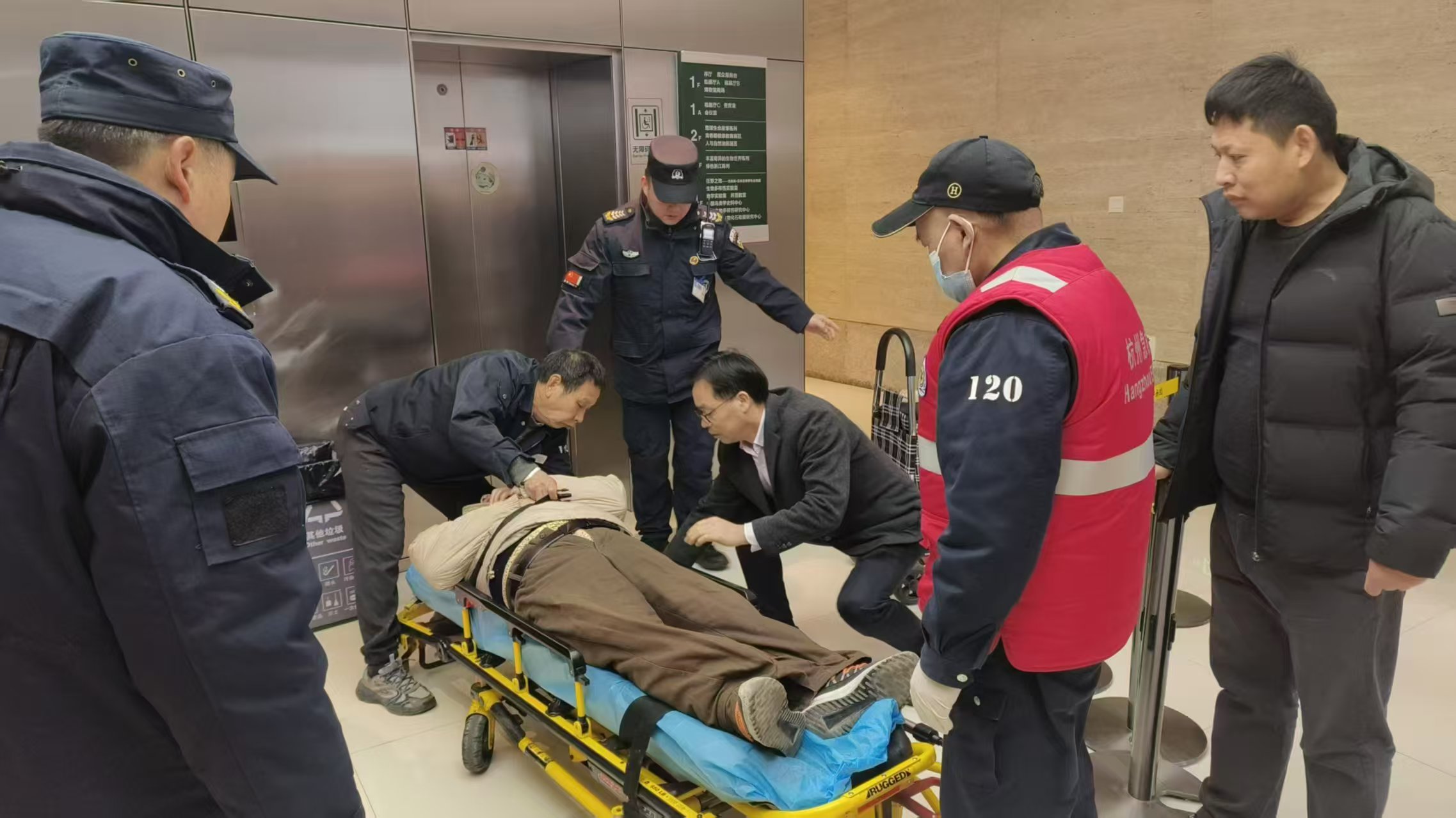 用责任诠释担当！【德邦保安】紧急救助82岁晕厥老人